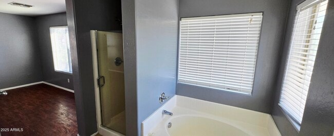 Building Photo - 587 S Buena Vista Ct