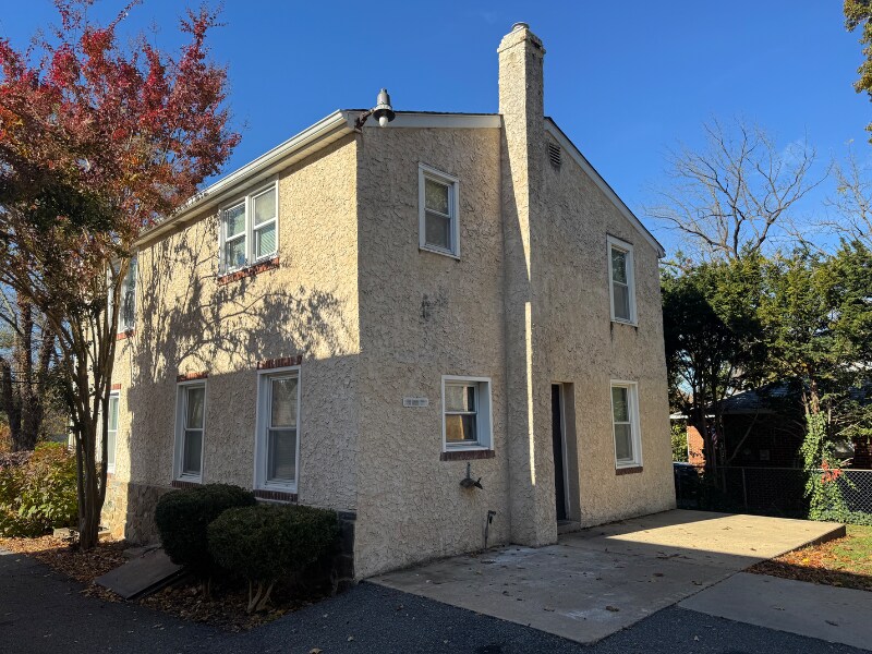 Building Photo - 8 Walnut Ave