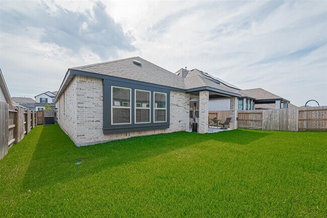Building Photo - 4910 Tan Briar Dr