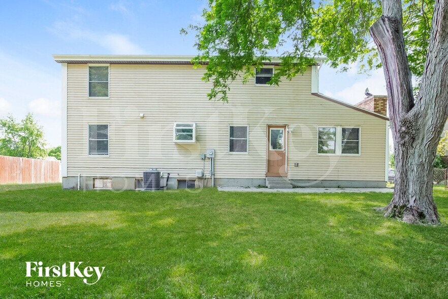 Building Photo - 8053 Harvest Ln