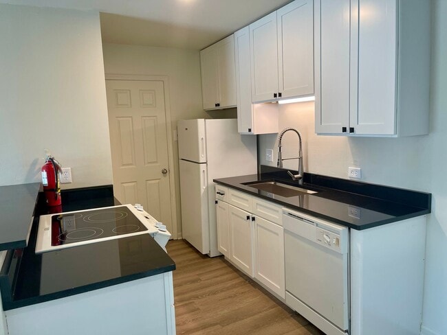 Building Photo - Remodeled and Spacious 2 BR/2 Bath minutes from LSU