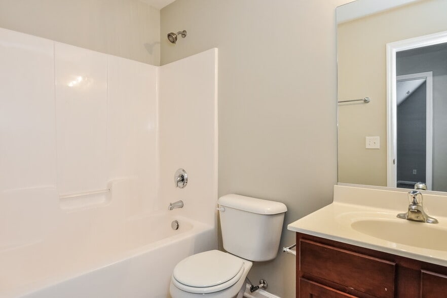 Building Photo - 504 Pyracantha Dr