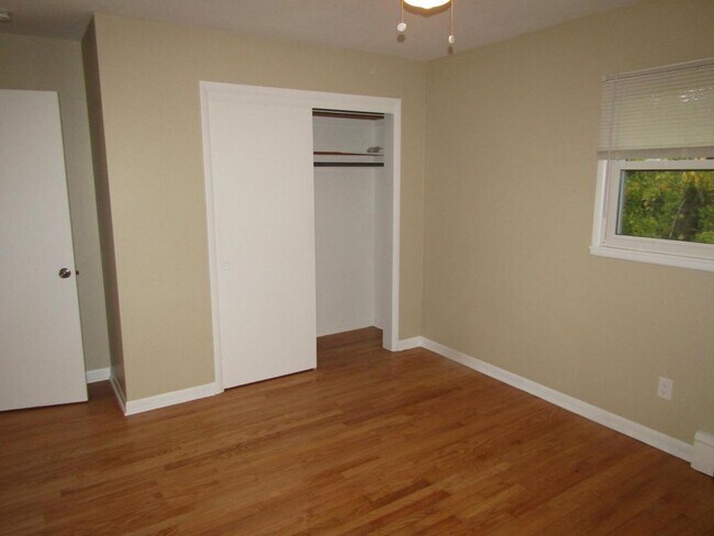 Building Photo - 290 Orchard Dr #4