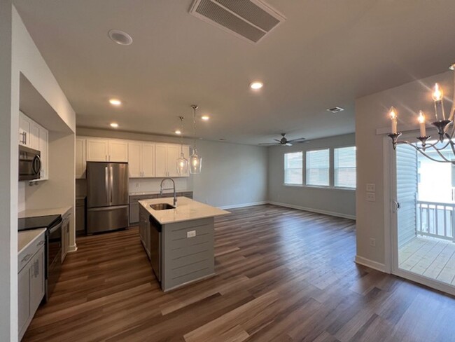 Building Photo - 3 Bedroom 2.5 Bath Townhouse In Marsh View...