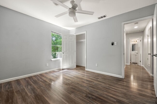 Building Photo - Stylish 2-Bedroom Home Near South Congress & Downtown Austin!