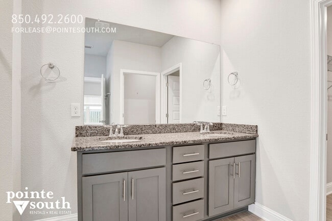 Building Photo - 390 Gemini St