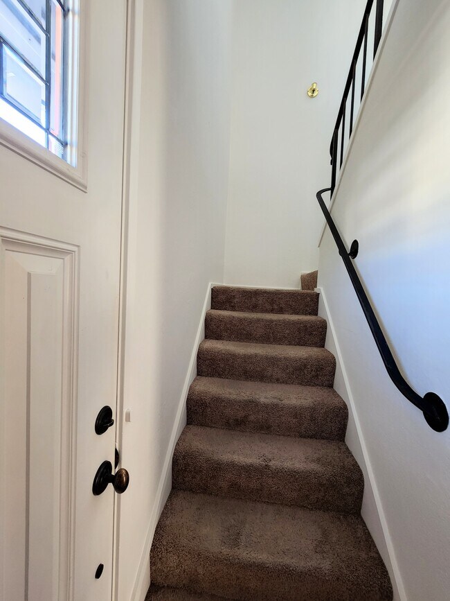 Upstairs area - 4216 Admiralty Ln