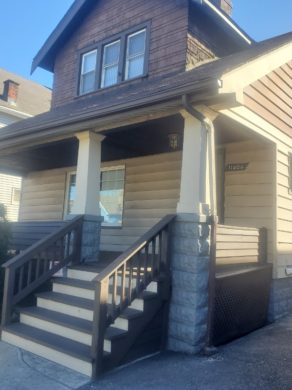 Building Photo - 11806 Farringdon Ave