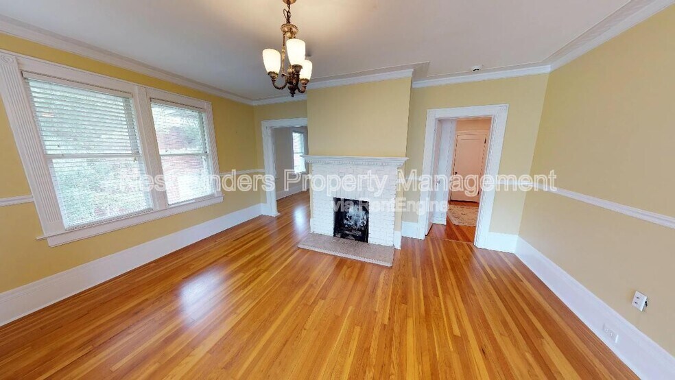 Primary Photo - 2044 Forbes St