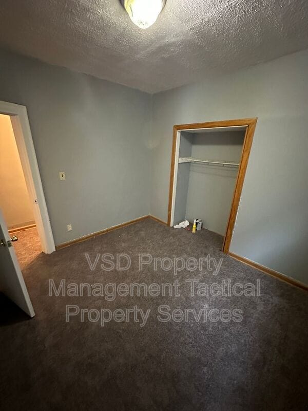 Building Photo - 3289 E 143rd St