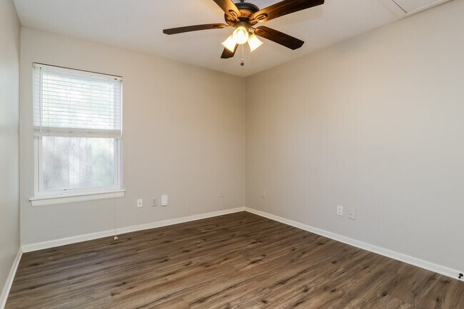 Building Photo - 5014 Otter Peak Dr