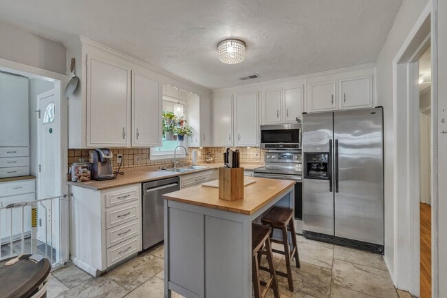 Building Photo - Charming 3-Bedroom Home in Savannah’s Parkside Neighborhood