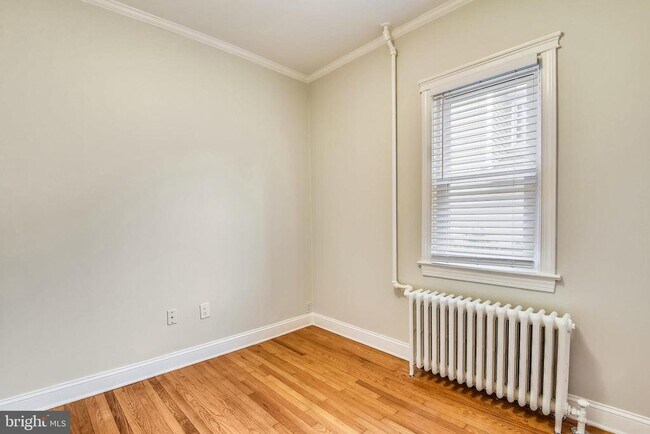 Building Photo - 214 E Monroe Ave