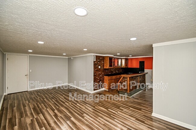 Building Photo - 1280 Linwood Ave SW