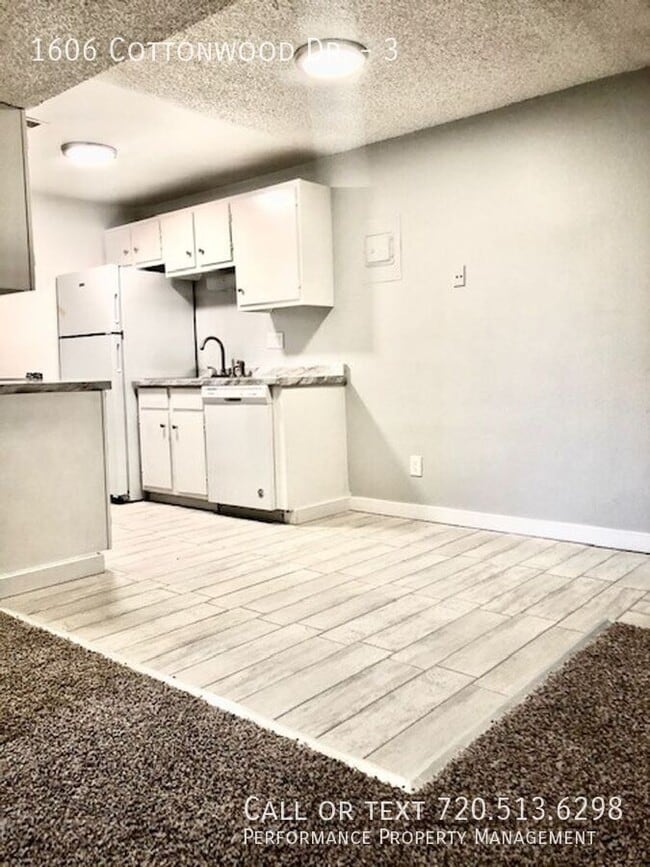 Building Photo - 1606 Cottonwood Dr