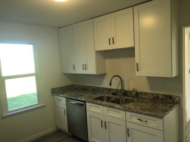 Building Photo - 7101 Fordshire Ln