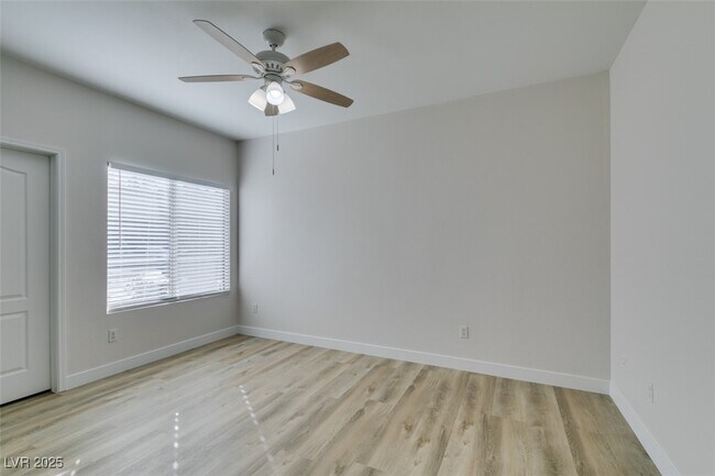Building Photo - 5525 W Flamingo Rd