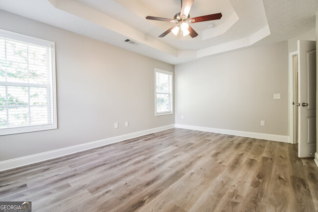 Building Photo - 4580 Ferncrest Pl
