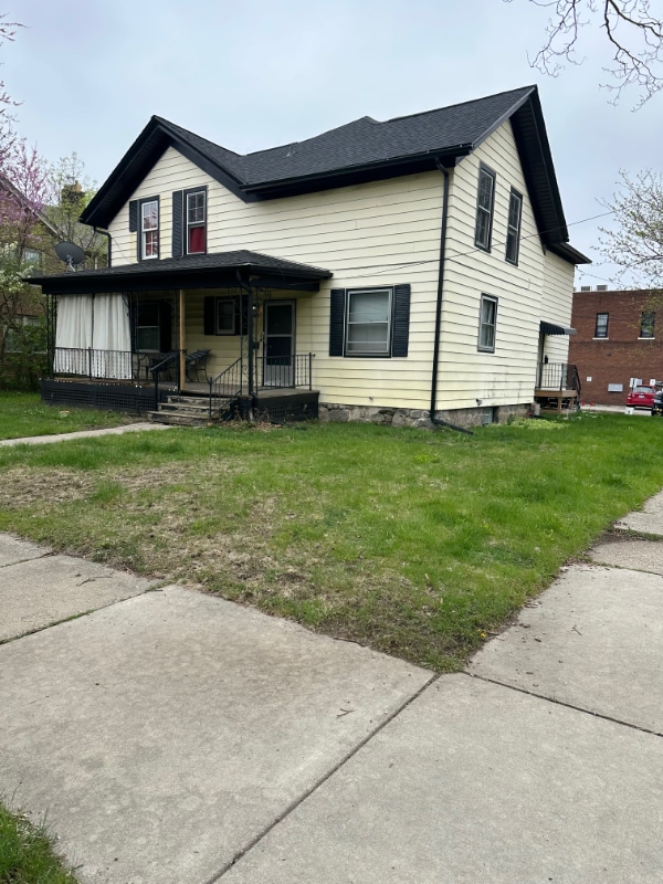 Primary Photo - 233 N Chestnut St