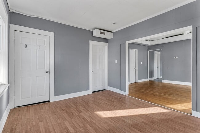 Building Photo - 13 Plain St