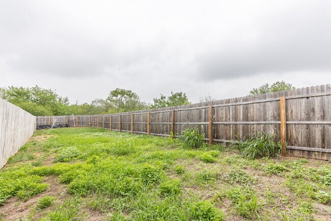 Building Photo - 7125 Elm Cv