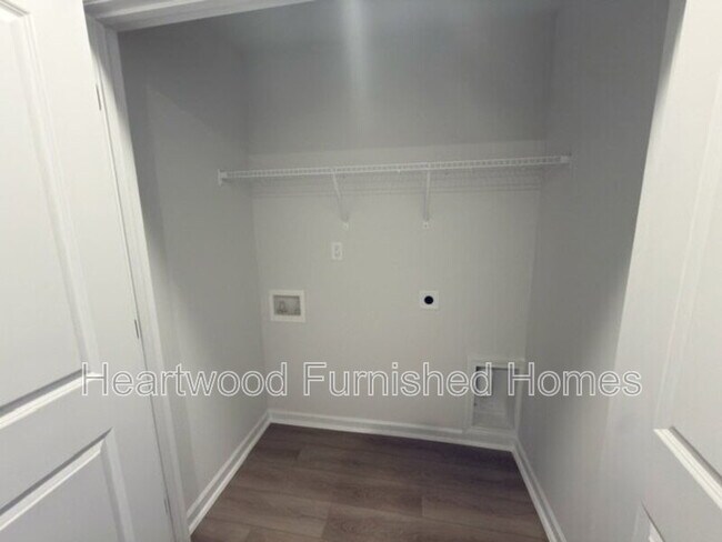 Building Photo - 121 Bartlett Dr