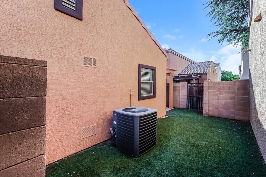 Building Photo - 1872 S Seton Ave