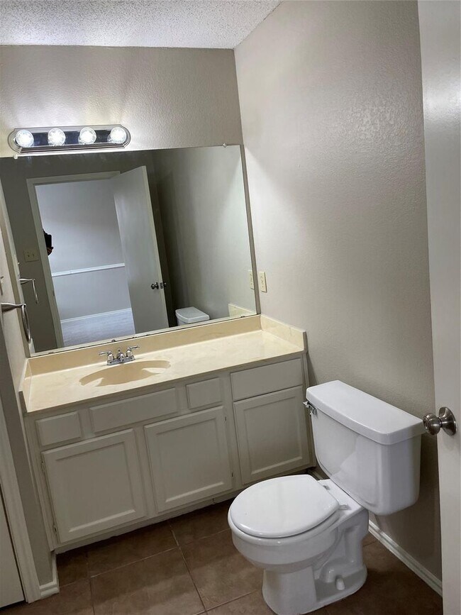 Building Photo - Trails Pl.