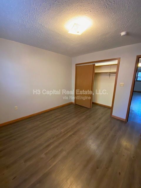 Building Photo - 806 Olive St