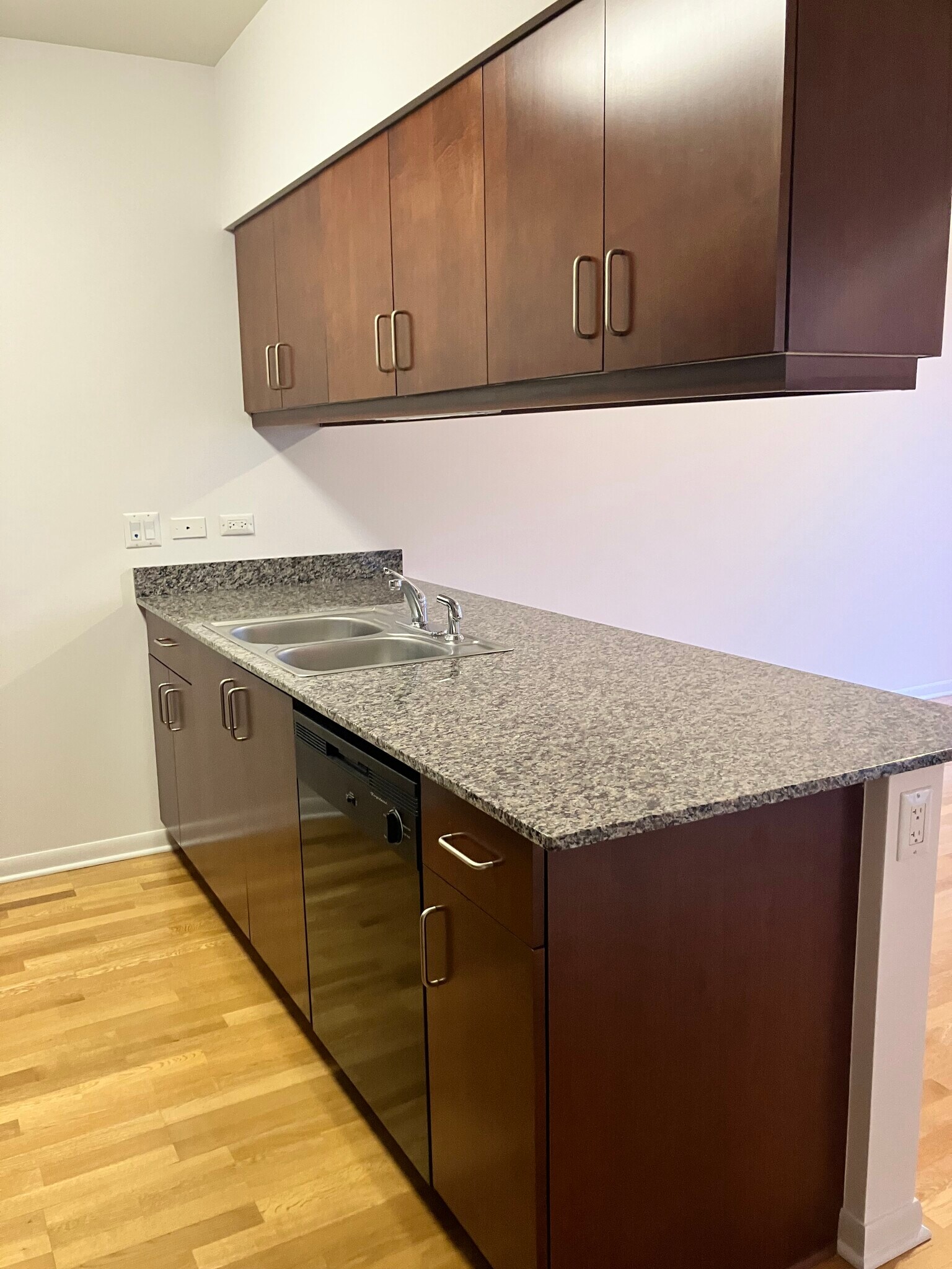 Building Photo - 1740 Oak Ave