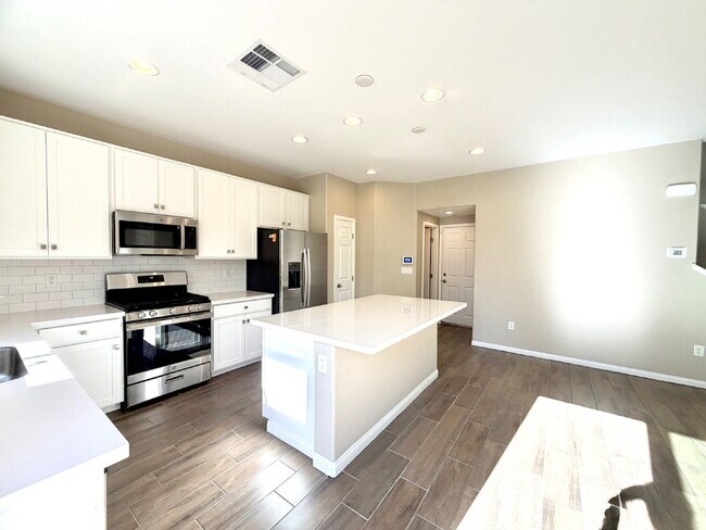 Building Photo - HIVE FALL MOVE-IN SPECIAL: NEWER 2024 BUILD | GATED COMMUNITY | SOLAR INCLUDED