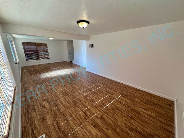 Building Photo - Charming 3-Bedroom Retreat in Estacada – Spacious 1,370 Sq Ft Haven!