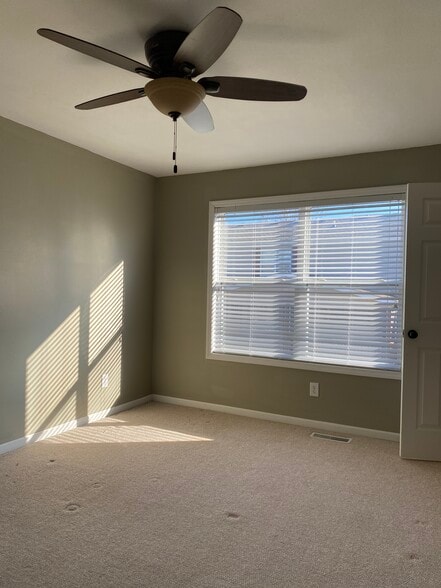 2nd bedrrom - 1209 Pinewood Dr