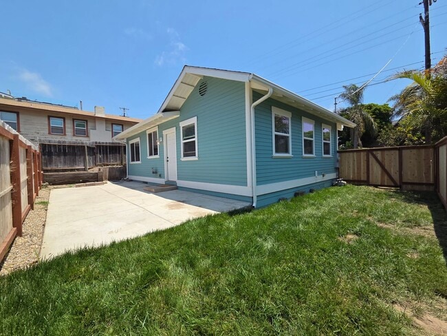 Building Photo - Adorable Beach-Close 2 Bedroom Bungalow in...