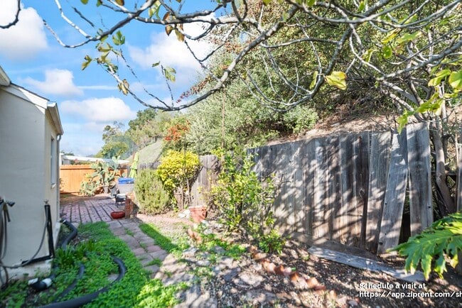 Building Photo - 16070 Selborne Dr