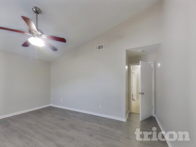 Building Photo - 4729 Suntree Blvd