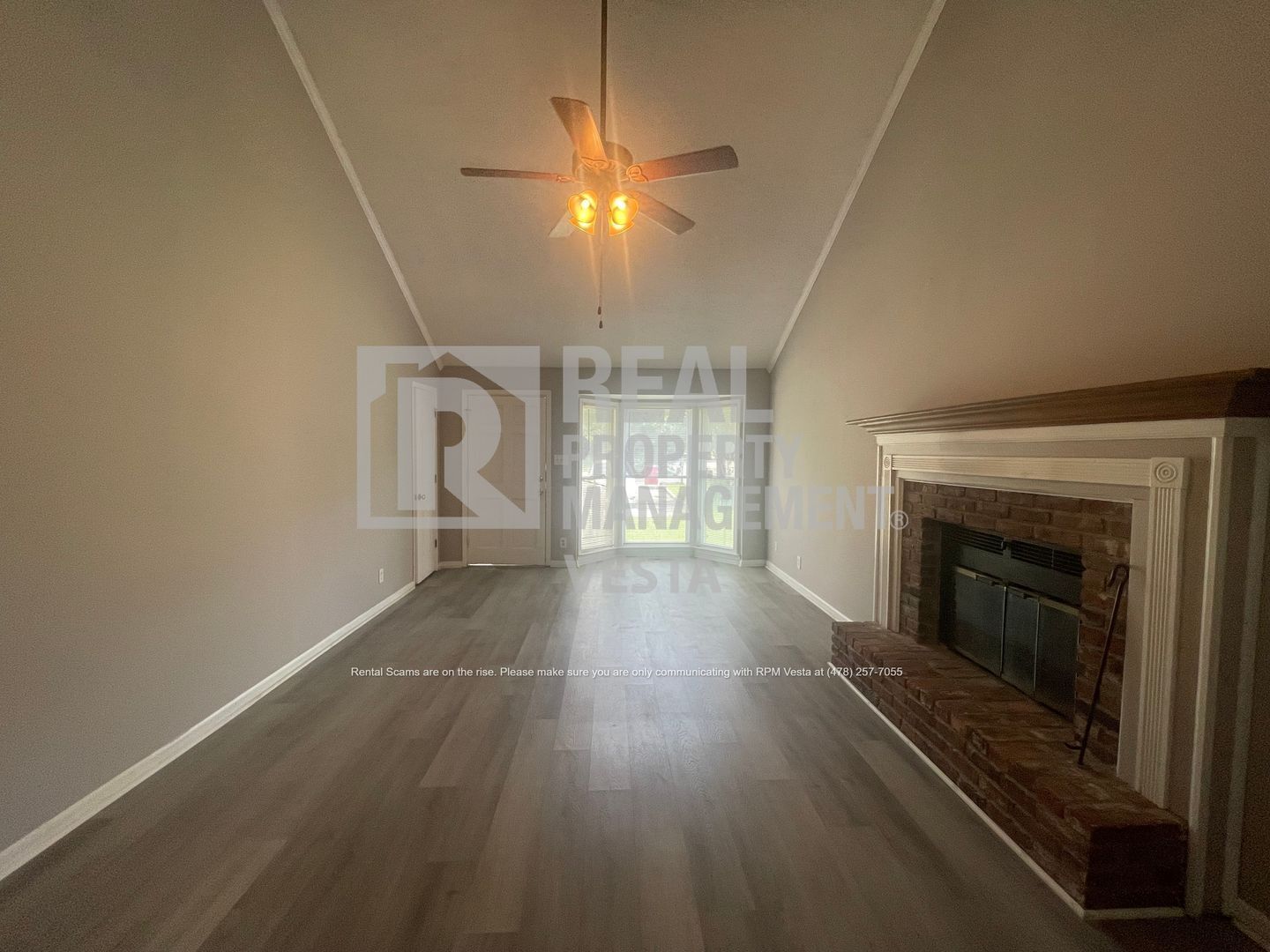Building Photo - 160 N Springs Ct