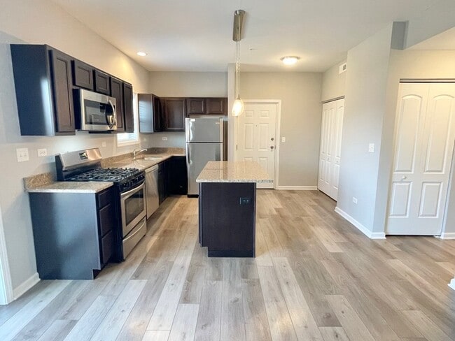 Building Photo - 811 E Main St