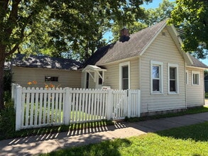 Building Photo - 1 Bed 1 Bath single family home near UWEC Available June 1st! Fenced in yard!