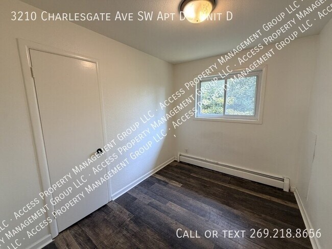 Building Photo - 3210 Charlesgate Ave SW