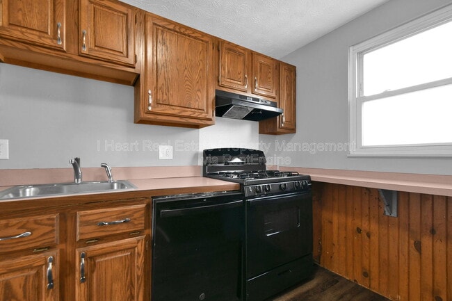 Building Photo - 4006 Elkton St