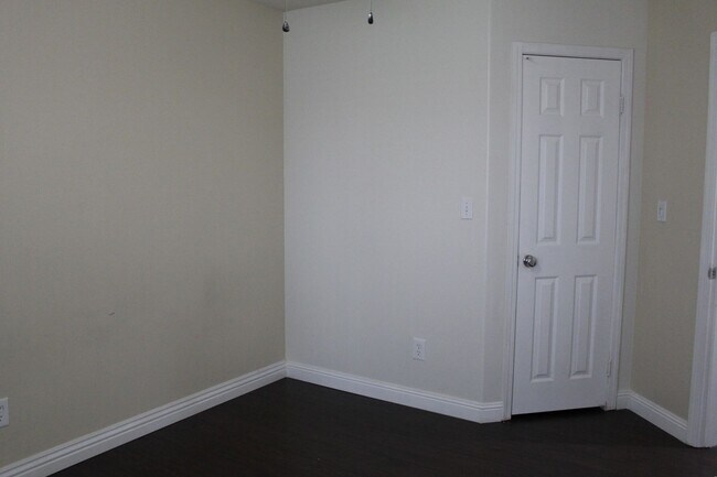 Building Photo - Beautiful Spacious Home for Rent Near Hosking and Mckee Area