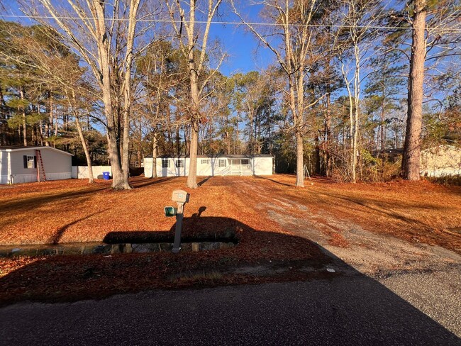 Building Photo - Newly Renovated Single Wide Mobile Home.  ...