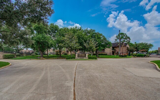 Building Photo - 10555 Turtlewood Ct