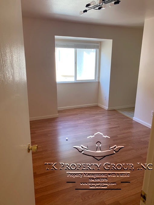 Building Photo - 1335 Oak Ridge Dr