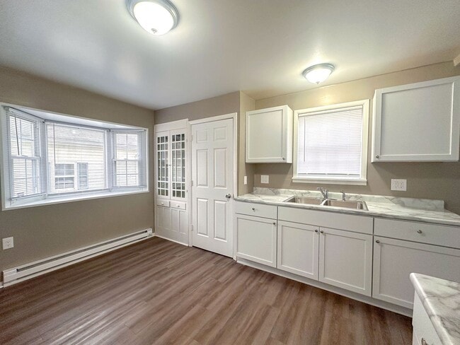 Building Photo - 3 bedroom 2 bath