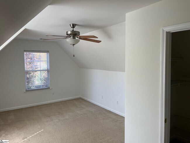 Building Photo - 154 S Lake Emory Dr