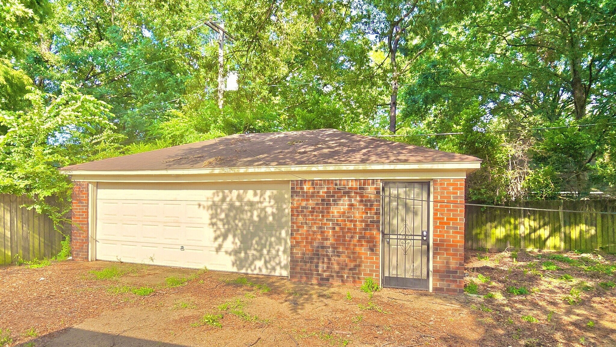 Building Photo - 3068 S Mendenhall Rd
