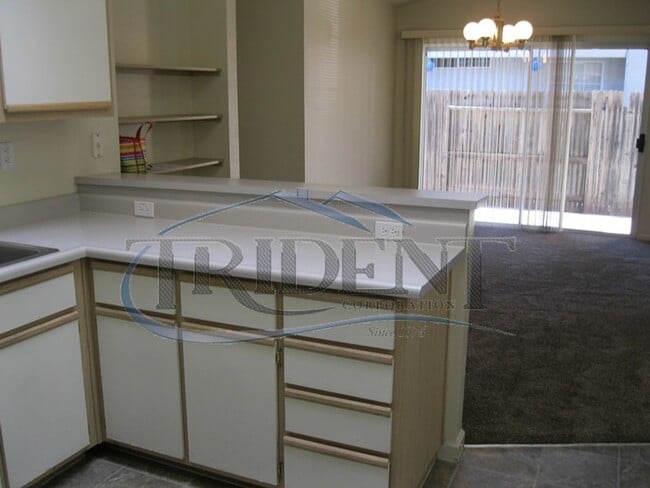 Building Photo - 970-972 Crisp Dr