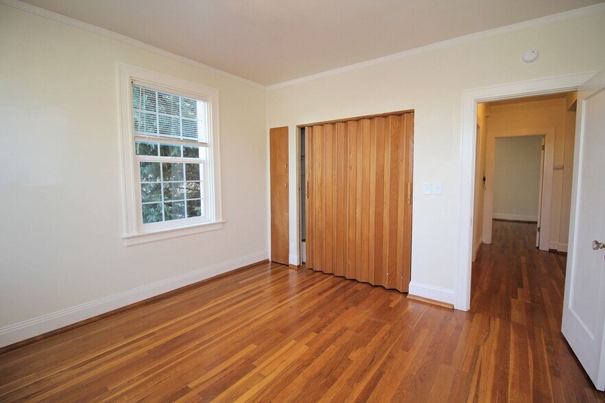 Building Photo - 1928 SW Laurel St